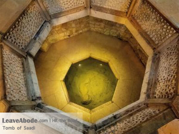 To the left of the Saadi tomb, there is the fish pond. This pond is a 30 square meters octagonal structure.