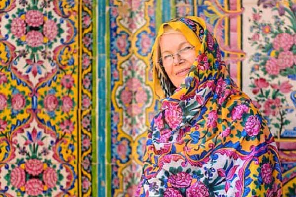 Iran dress code: wear headscarf on a trip to Iran