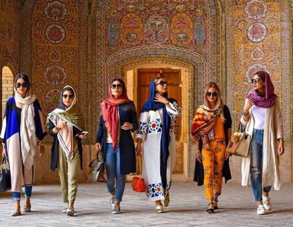 How to dress on a trip in Iran?